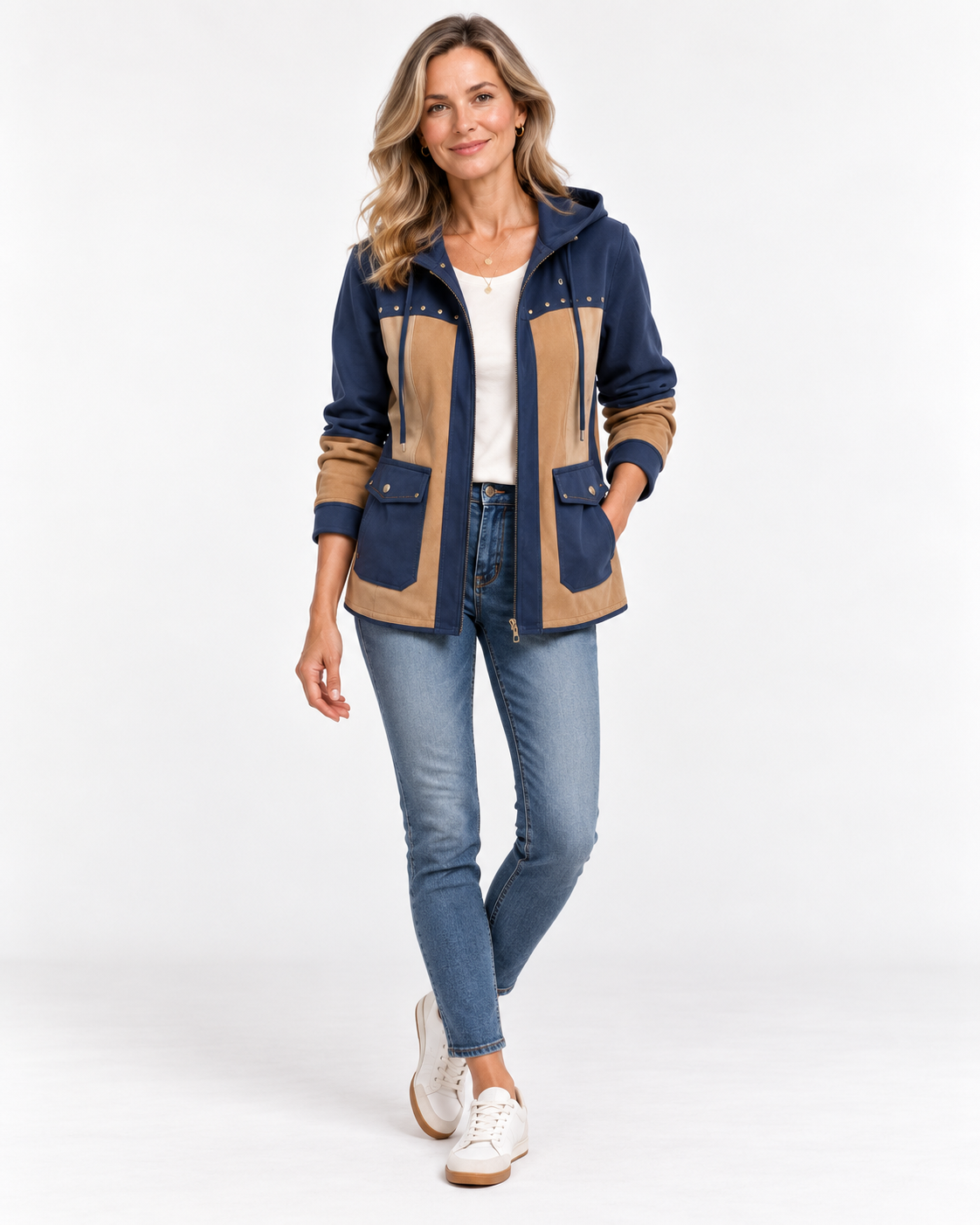 Chaqueta con capucha en azul marino y camello