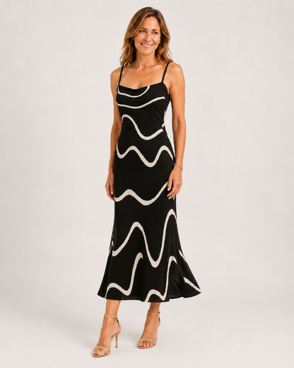 Vestido negro con líneas blancas