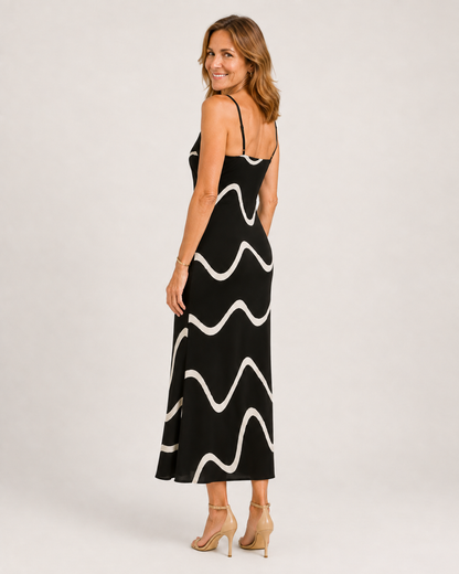 Vestido negro con líneas blancas