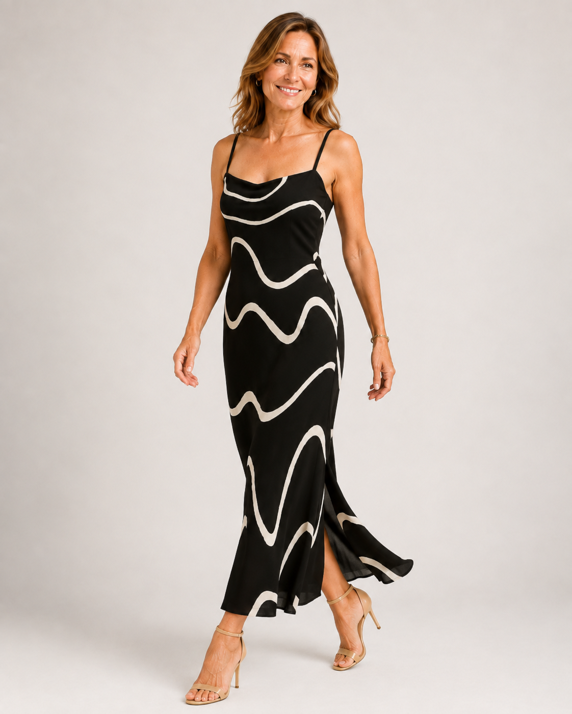 Vestido negro con líneas blancas