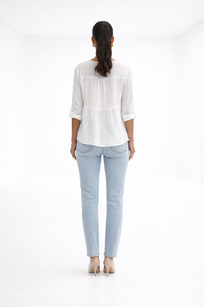 Blusa fluida de escote en V – blanco