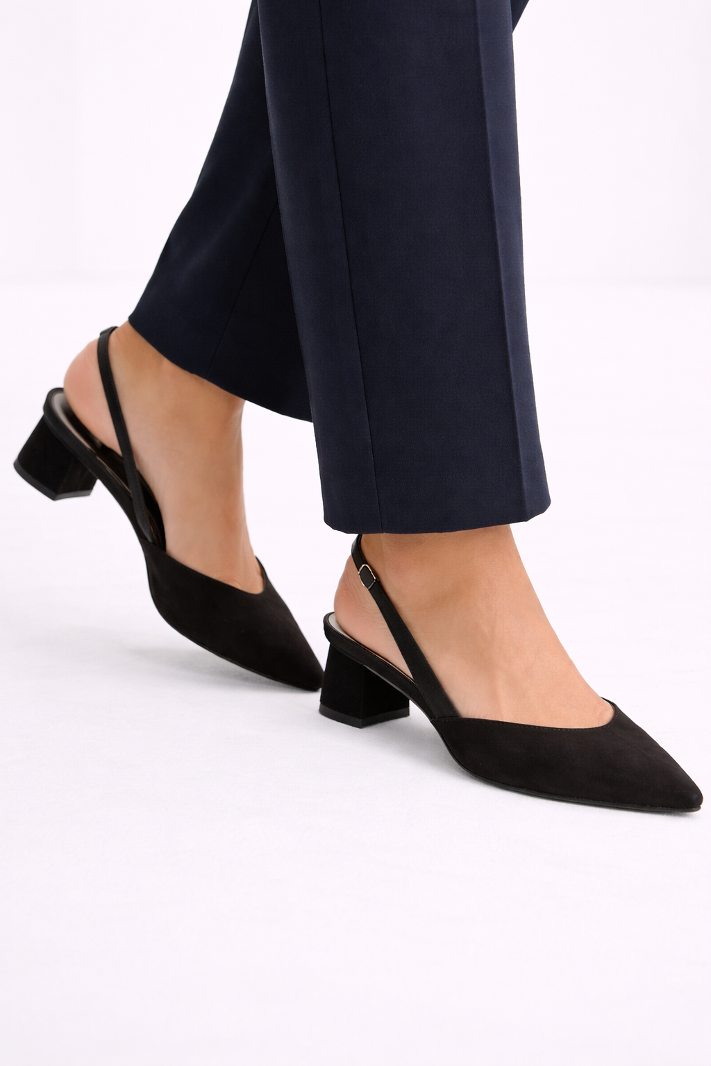 Tacones destalonados – negro