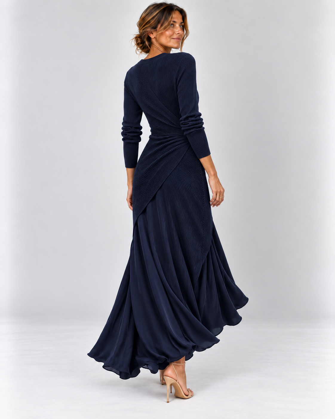 Loredana | Vestido Maxi Asimétrico con Escote en V y Paneles de Satén Azul Marino