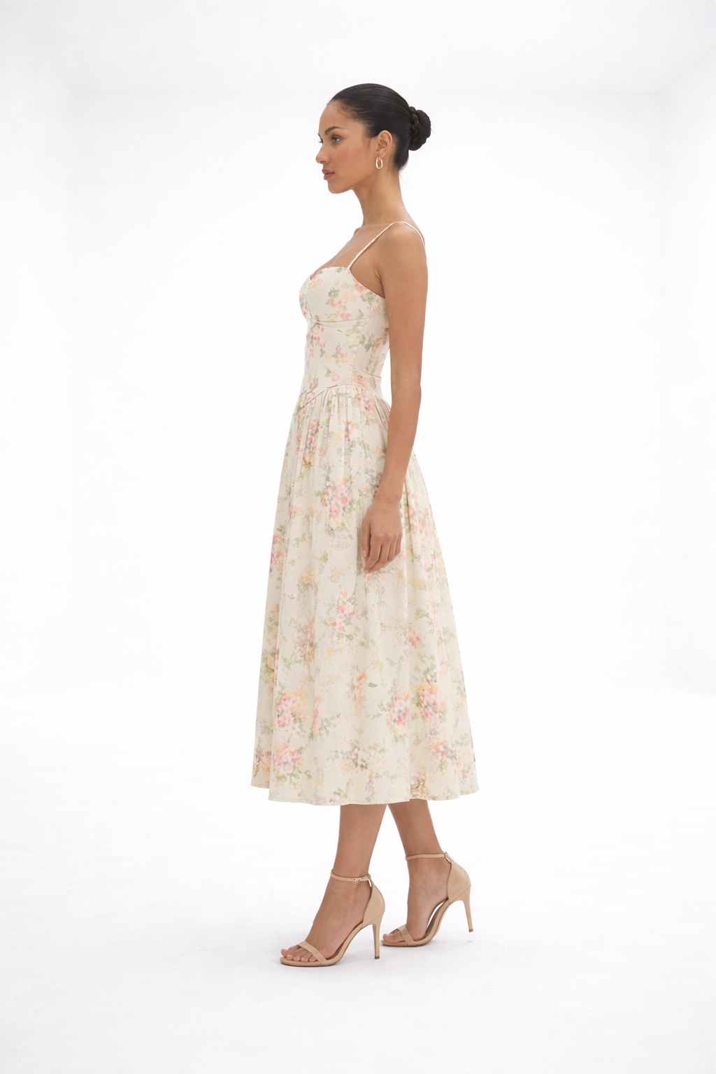 Vestido midi floral – beige